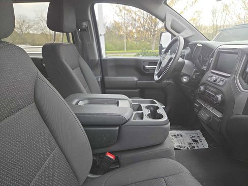 Used 2023 Chevrolet Silverado 2500 Custom w/ Custom Convenience Package image 4