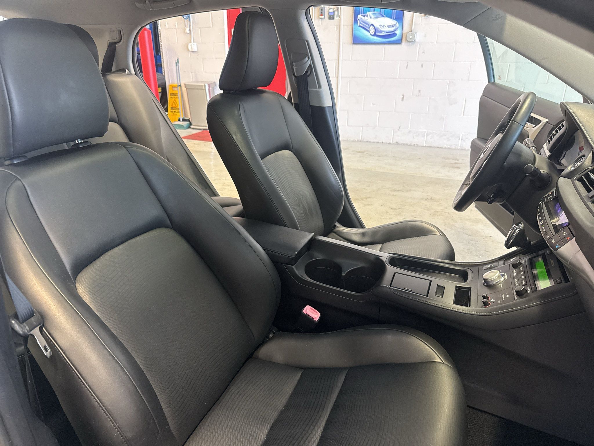 Used 2011 Lexus CT 200h Premium FWD image 23