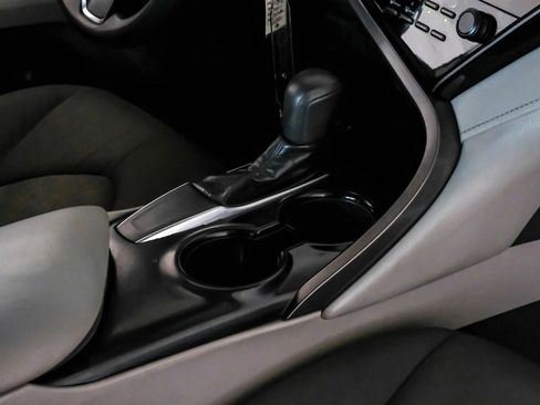 Used 2019 Toyota Camry LE FWD image 21