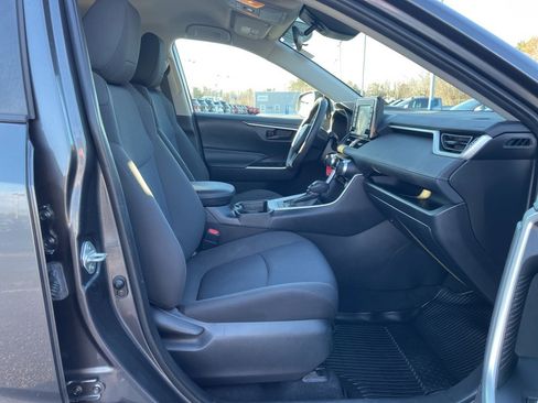 Used 2020 Toyota RAV4 LE image 28