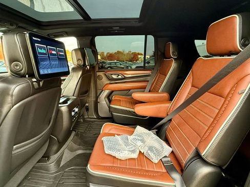 Used 2024 GMC Yukon XL Denali Ultimate image 21