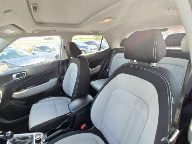 Used 2025 Hyundai Venue SEL FWD image 14