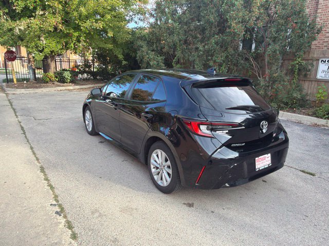 Used 2024 Toyota Corolla SE w/ SE Package FWD image 3