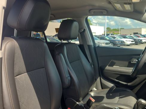 Used 2019 Chevrolet Trax LT w/ LT Convenience Package FWD image 18