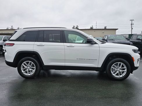 New 2026 Jeep Grand Cherokee Laredo image 9