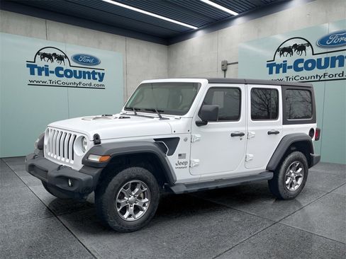 Used 2020 Jeep Wrangler Unlimited Sport image 3