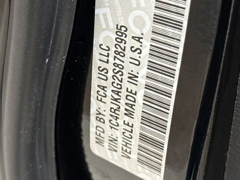 New 2025 Jeep Grand Cherokee L Laredo image 26