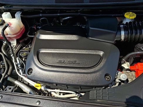 Used 2025 Chrysler Pacifica Select FWD image 30
