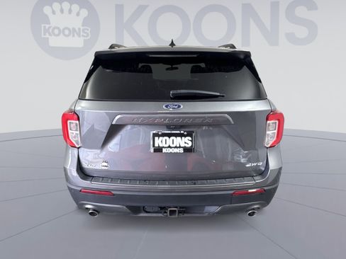 Used 2022 Ford Explorer XLT w/ Equipment Group 202A image 5