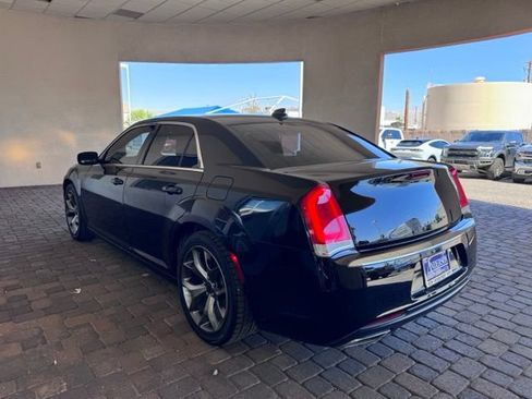 Used 2018 Chrysler 300 Touring RWD image 3