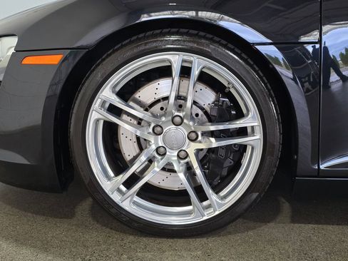 Used 2011 Audi R8 V8 w/ Convenience Pkg image 8