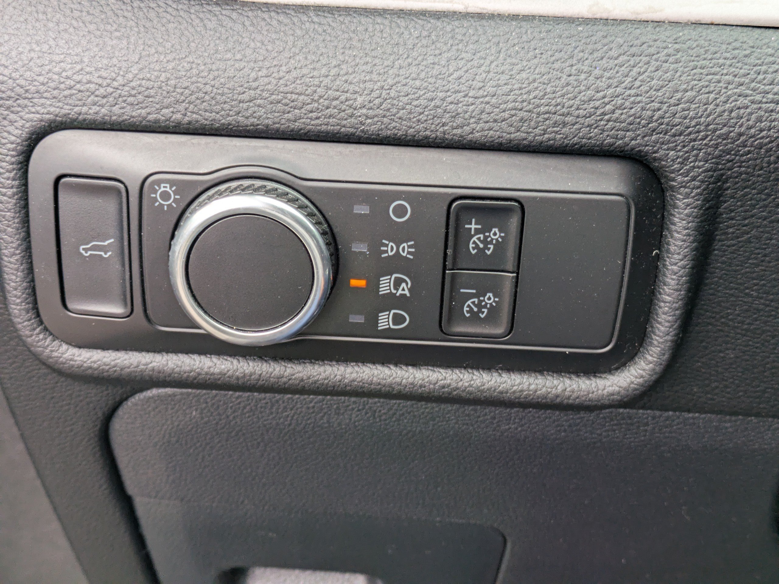 Used 2023 Ford Explorer XLT AWD/4WD image 26