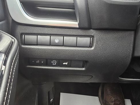 Used 2025 Nissan Rogue SV image 26