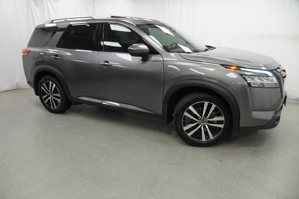 Used 2024 Nissan Pathfinder Platinum AWD/4WD image 15