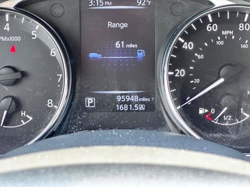 Used 2015 Nissan Rogue SV image 27