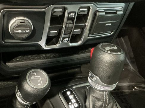 Used 2024 Jeep Wrangler Sport S image 4