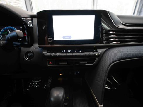 Used 2025 Toyota Camry SE FWD image 17