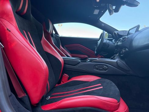Used 2022 Aston Martin V8 Vantage Coupe RWD image 36
