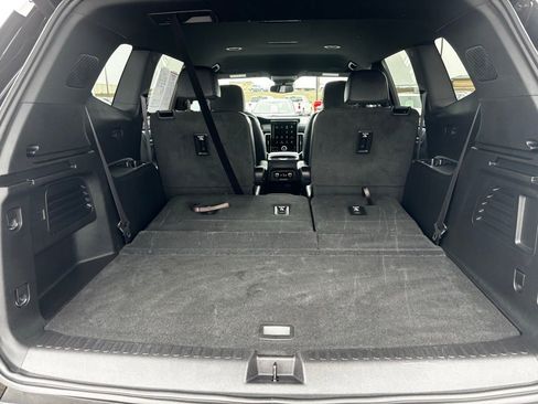 Used 2025 GMC Acadia Elevation w/ Elevation Premium Package AWD/4WD image 30