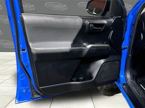 Used 2020 Toyota Tacoma SR5 image 12