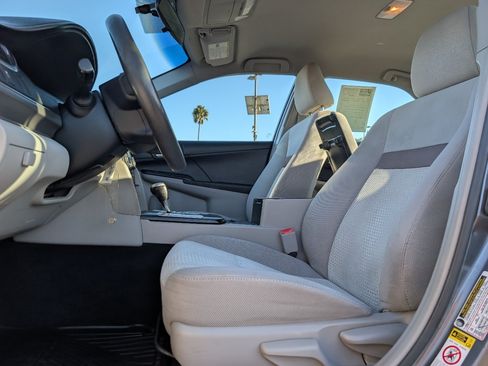 Used 2012 Toyota Camry LE FWD image 2