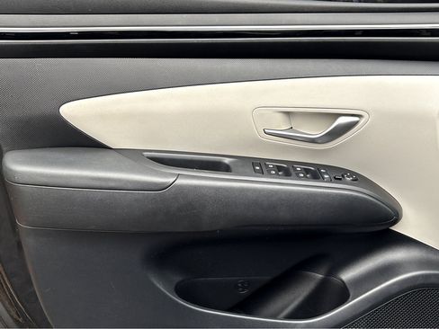 Used 2022 Hyundai Tucson SE image 16