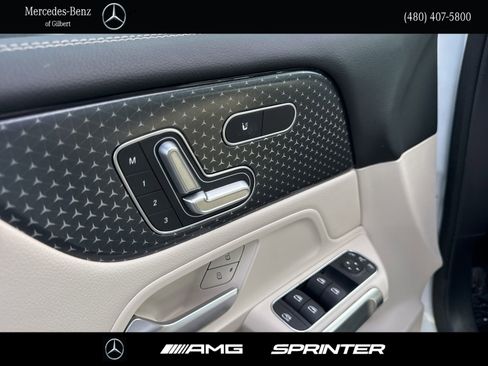 Used 2026 Mercedes-Benz GLB 250 image 12