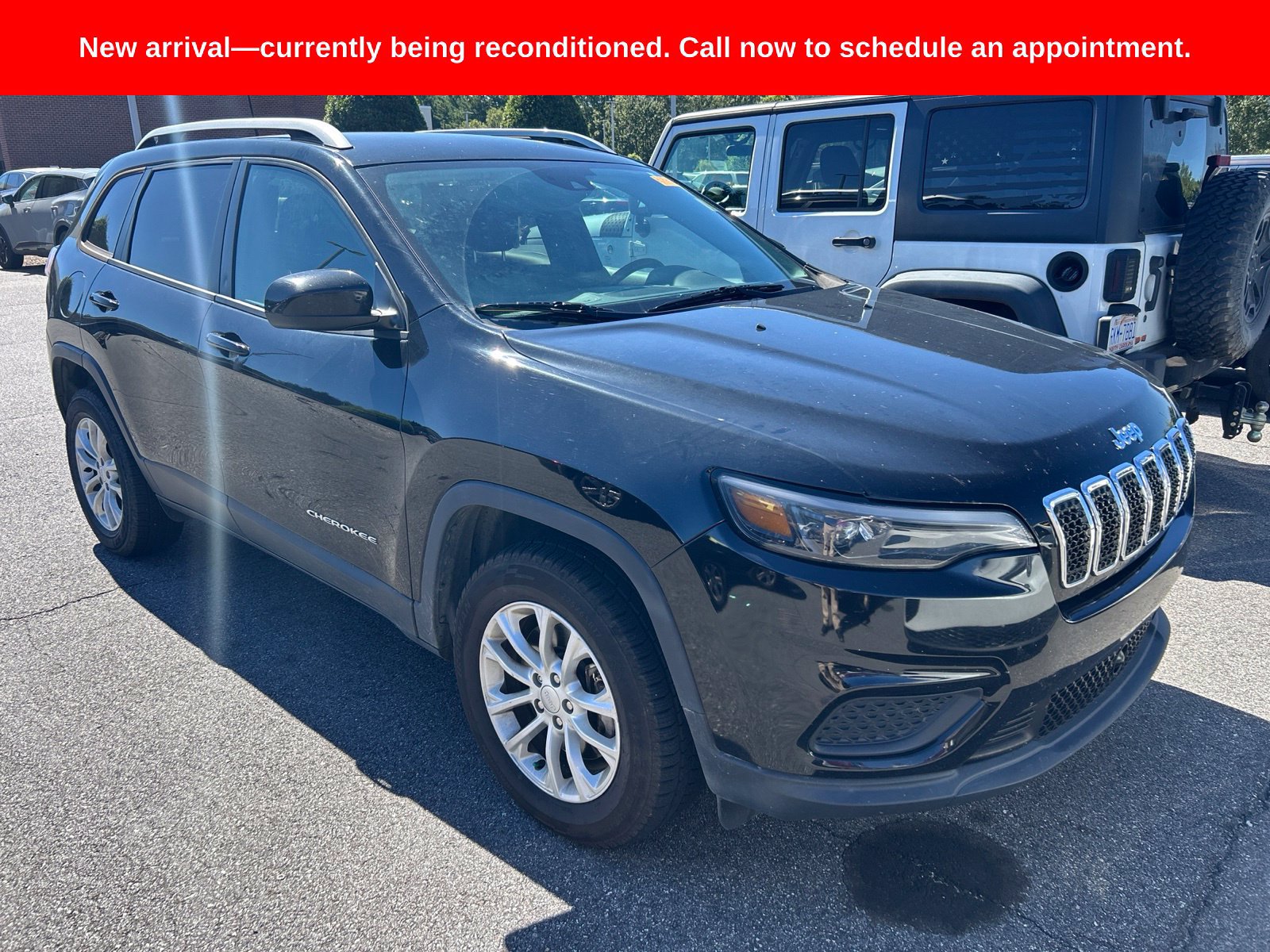 Used 2020 Jeep Cherokee Latitude w/ Cold Weather Group AWD/4WD image 2