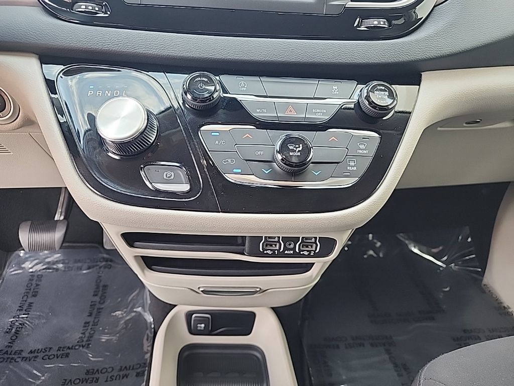 Used 2023 Chrysler Voyager LX FWD image 17