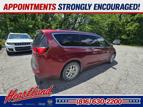 Used 2020 Chrysler Voyager Lxi FWD image 8