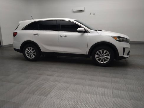 Used 2020 Kia Sorento LX image 11