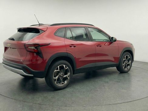 Used 2025 Chevrolet Trax LT FWD image 7