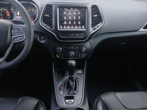 Used 2022 Jeep Cherokee Latitude Lux FWD image 3