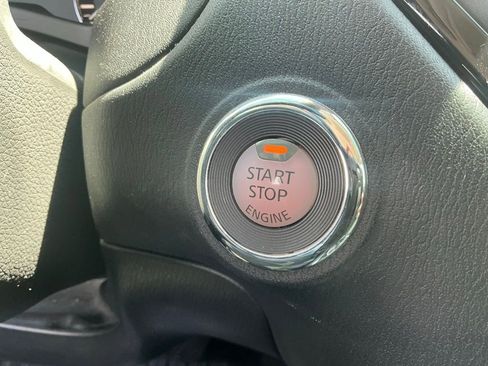 Used 2018 Nissan Pathfinder SV FWD image 32