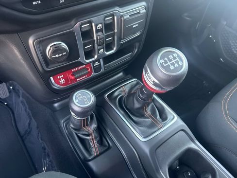 Used 2023 Jeep Gladiator Mojave w/ Trailer Tow Package AWD/4WD image 16