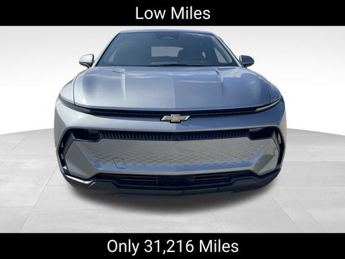 Used 2025 Chevrolet Equinox EV LT FWD image 2
