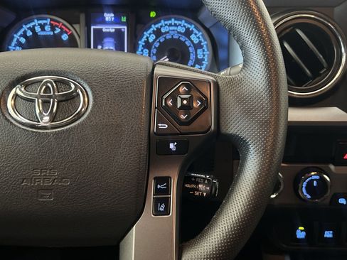 Used 2020 Toyota Tacoma TRD Off-Road w/ Technology Package AWD/4WD image 32