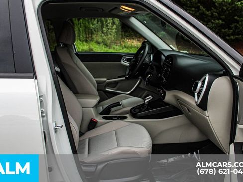 Used 2025 Kia Soul LX w/ LX Technology Package FWD image 21