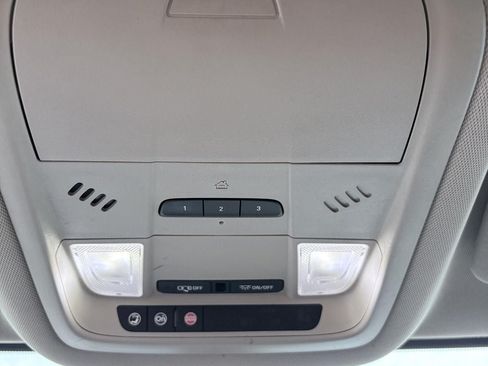 Used 2017 GMC Acadia SLT AWD/4WD image 17