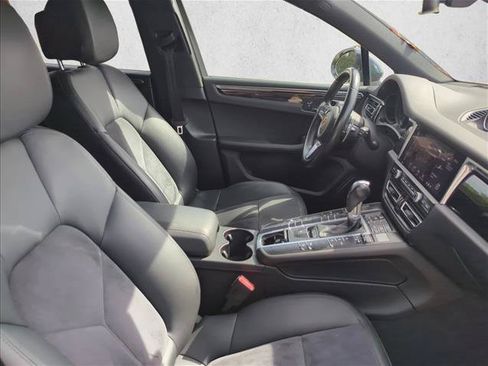 Used 2021 Porsche Macan AWD/4WD image 25