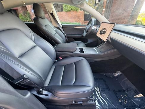 Used 2024 Tesla Model Y Long Range RWD image 13