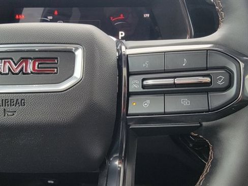 Used 2025 GMC Canyon AT4 image 29