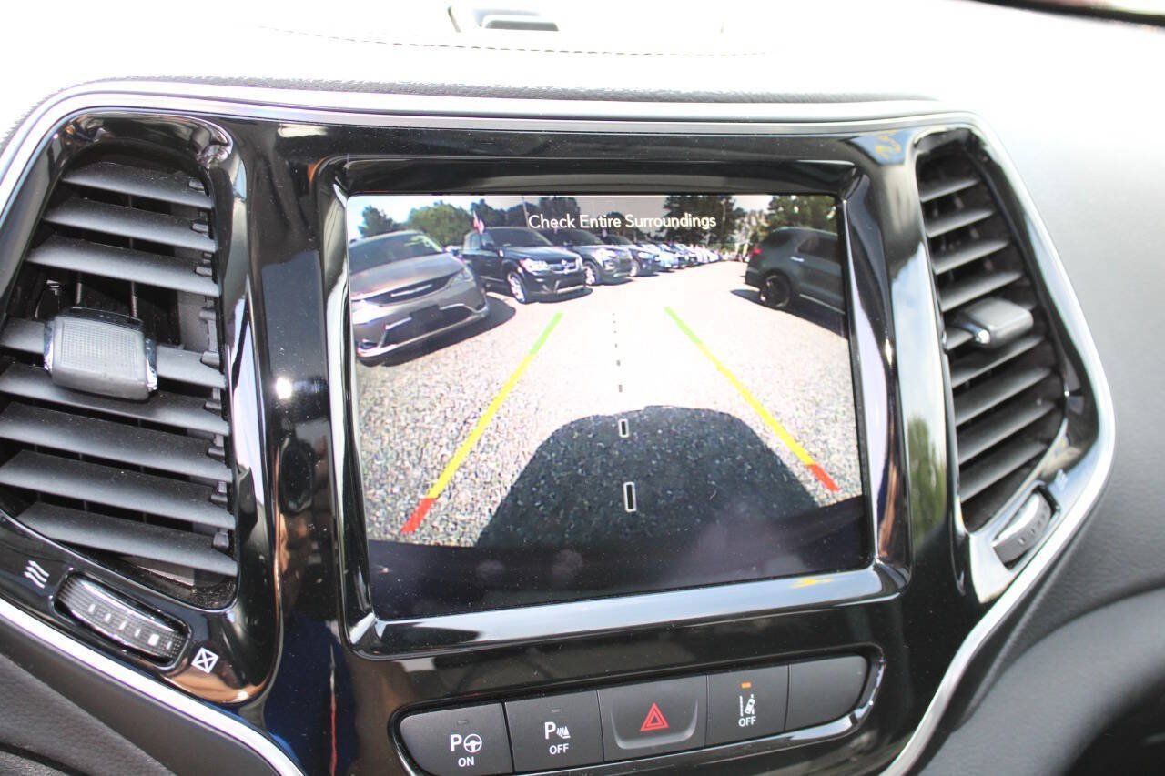 Used 2019 Jeep Cherokee Limited w/ Luxury Group AWD/4WD image 16