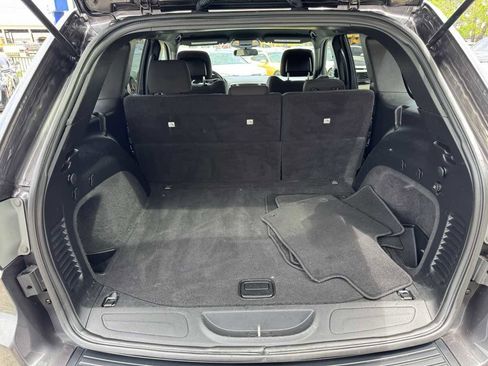 Used 2019 Jeep Grand Cherokee Laredo AWD/4WD image 41