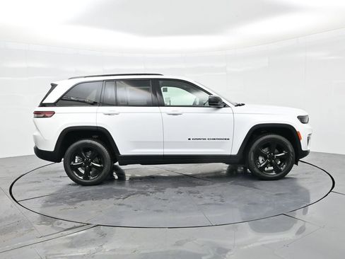 New 2025 Jeep Grand Cherokee Limited w/ Black Appearance Package image 10