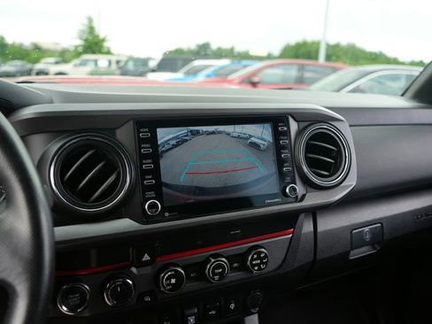 Used 2020 Toyota Tacoma TRD Sport w/ Technology Package AWD/4WD image 14