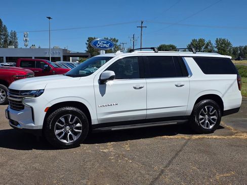 Used 2021 Chevrolet Suburban LT w/ LT Signature Package AWD/4WD image 37