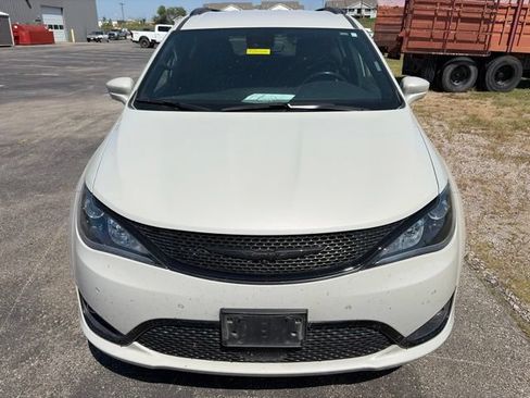 Used 2020 Chrysler Pacifica Touring-L w/ Advanced Safetytec Group AWD/4WD image 2