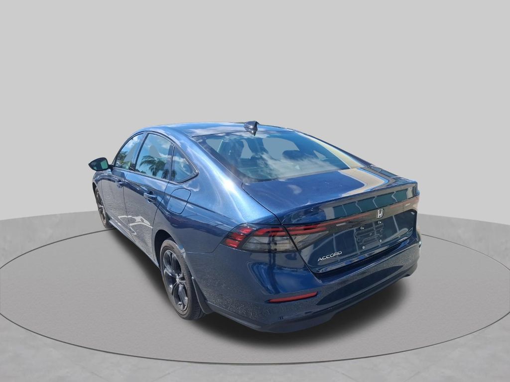 Certified 2025 Honda Accord SE image 9