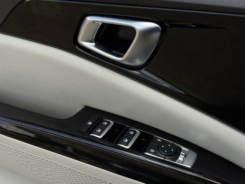 Used 2024 Kia Carnival EX FWD image 26